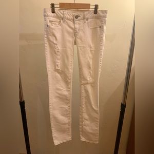 American Eagle Outfitters| Women’s Size: 2 White ripped skinny jeans| No flaws|